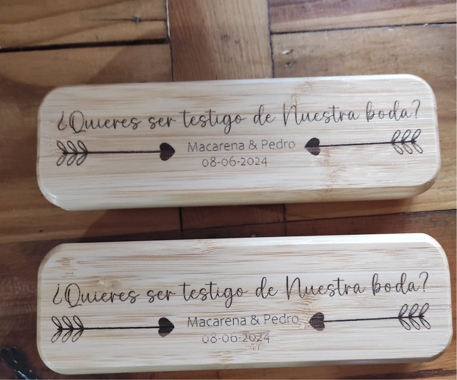 Conjunto caja y bolígrafo testigos