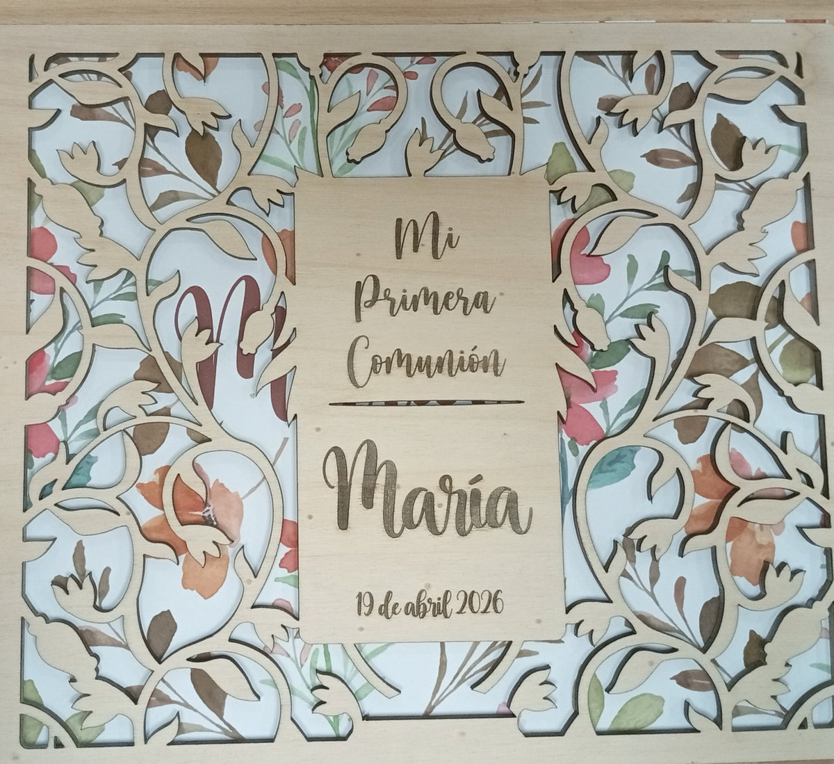 Álbum para firmas y fotos de madera Mi primera Comunión ,modelo María personalizado, foto 3 de 3 - Arte44