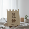 Placa de madera en forma de hoja para profesor