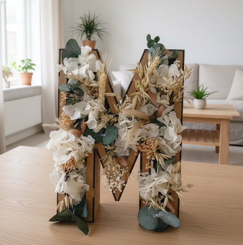 Inicial de madera decorada con flores preservadas personalizado, foto 2 de 2 - Arte44