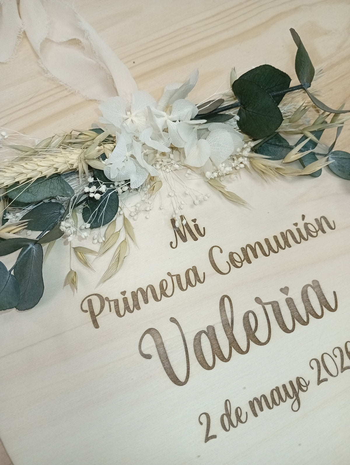 Placa personalizada para silla Primera Comunión con flores, foto 2 de 5 - Arte44